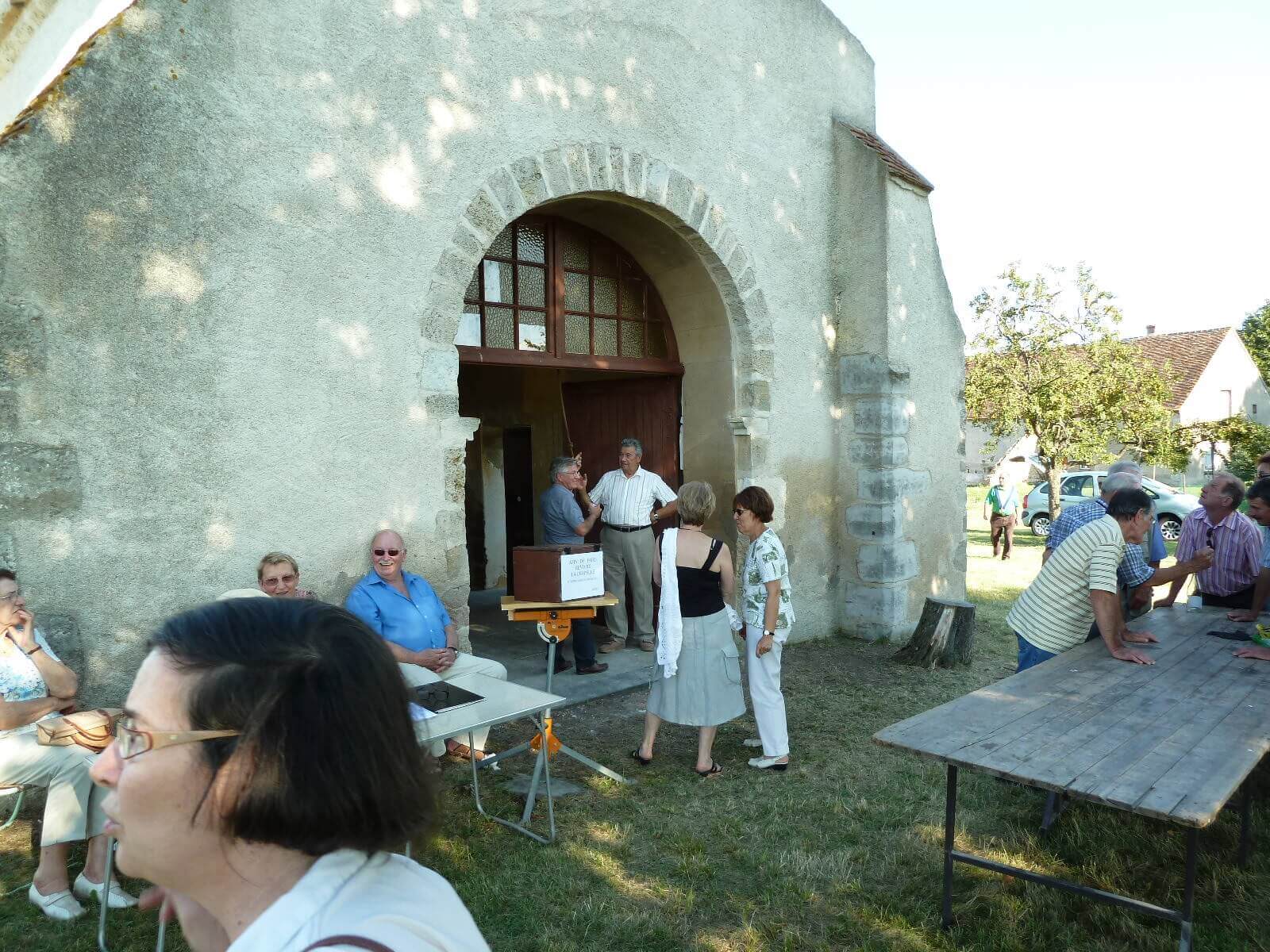 2010 Aout 21 Chapelle de Briailles Fête viticole devant la chapelle