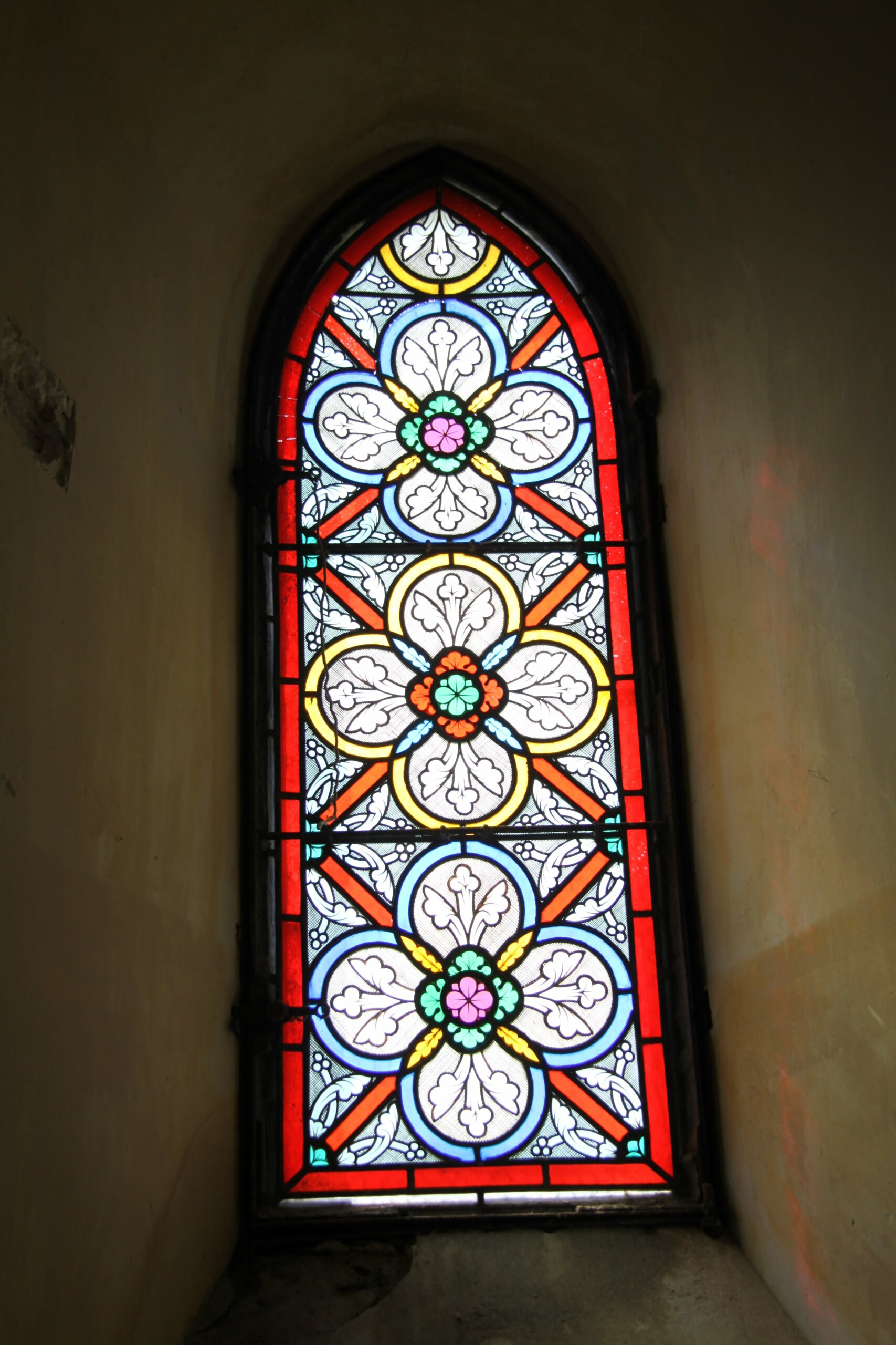 2014 ag chapelle de Briailles vitrail intérieur 0