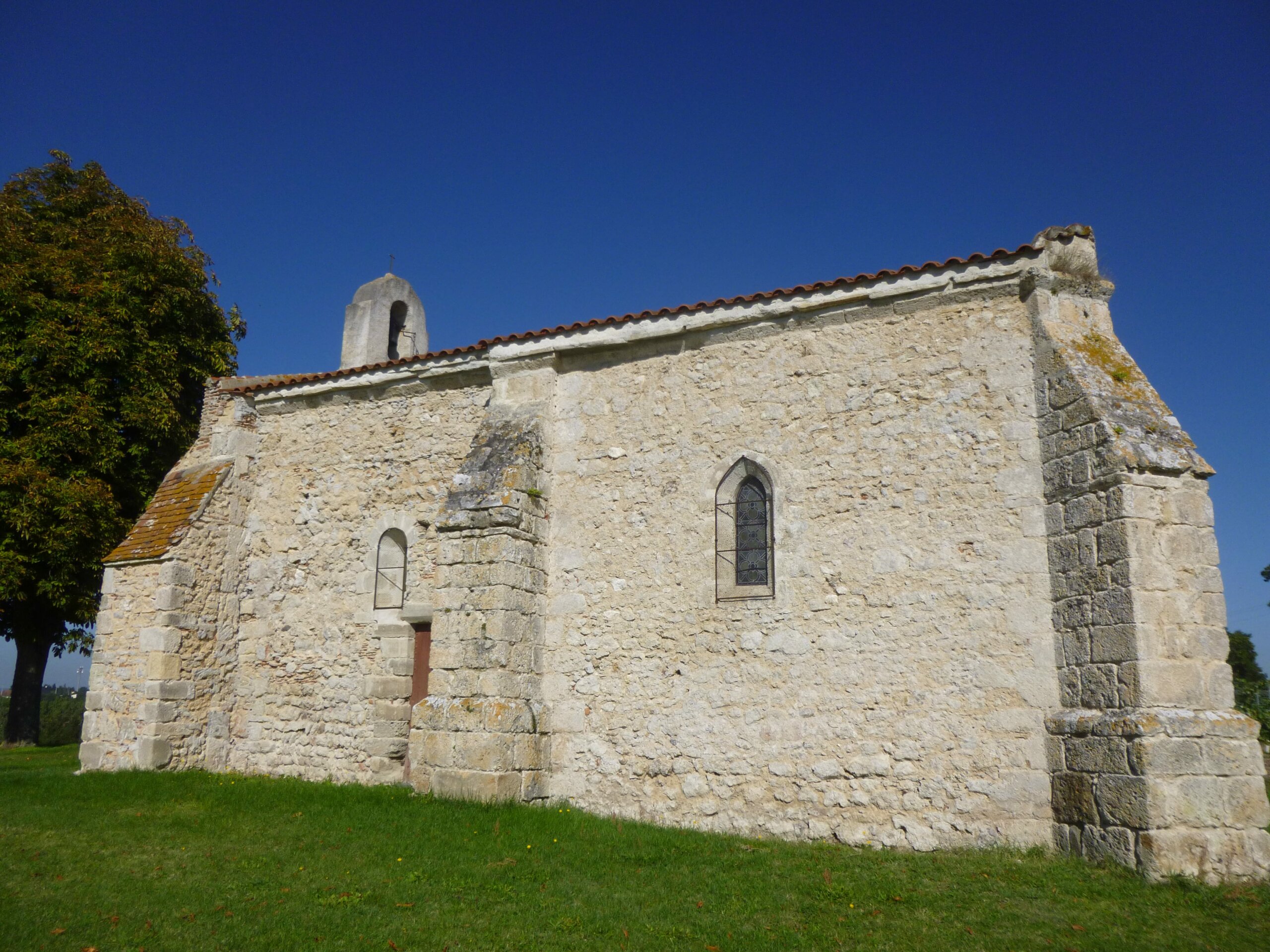 2015 chapelle de briailles extérieur pierres apparentes 004-min
